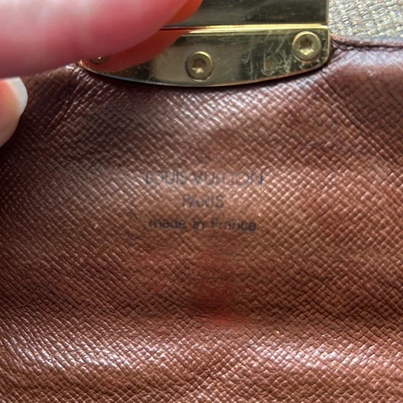 Vintage Louis Vuitton Monogram Etoile Sarah Wallet - Picture 8 of 11